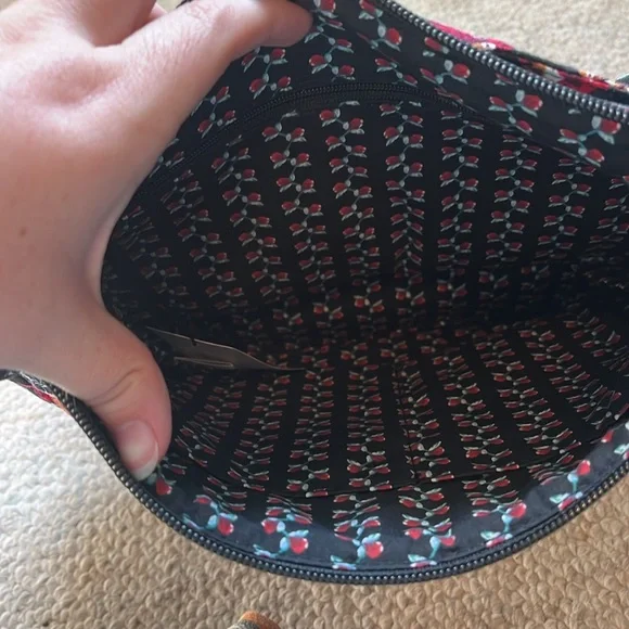 Vera Bradley Crossbody Bucket bag - Picture 3 of 5